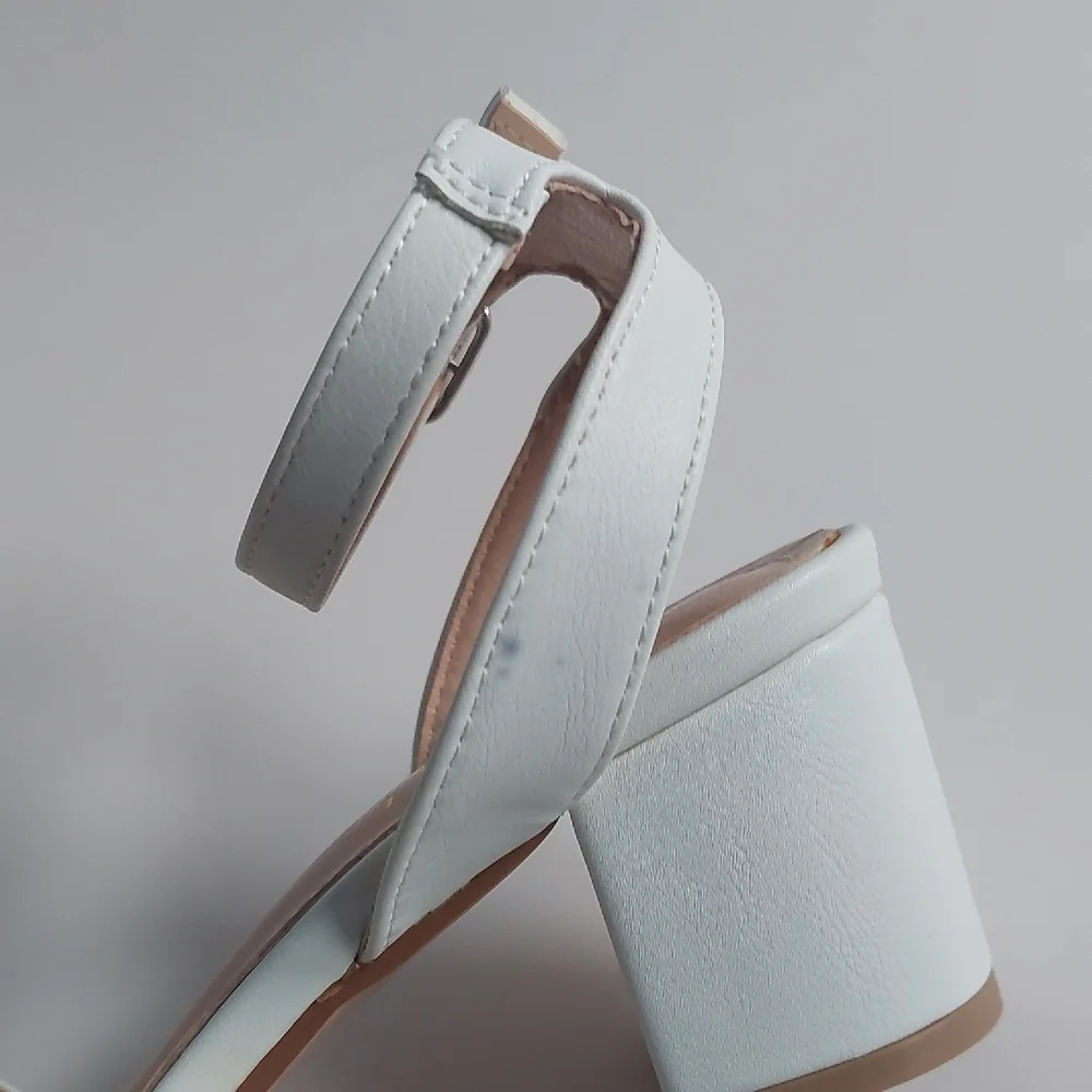 Dream Pairs Gils White Block Heels Size 5‎